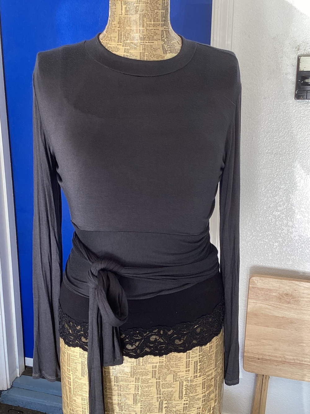 Go couture – charcoal gray – Long Sleeve Wrap Top size XL